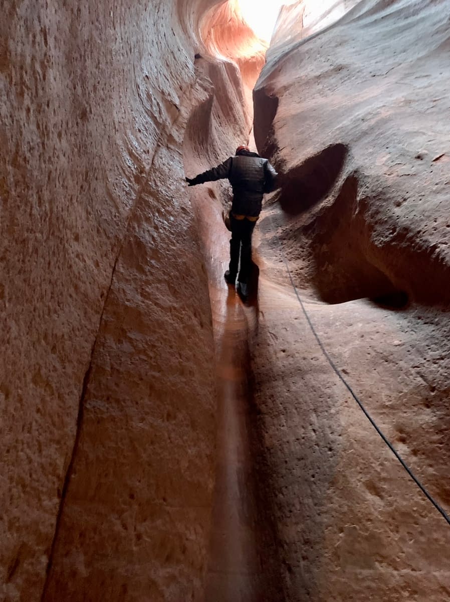 The Thorough Tripper continues his descent in Ladder Slot Canyon