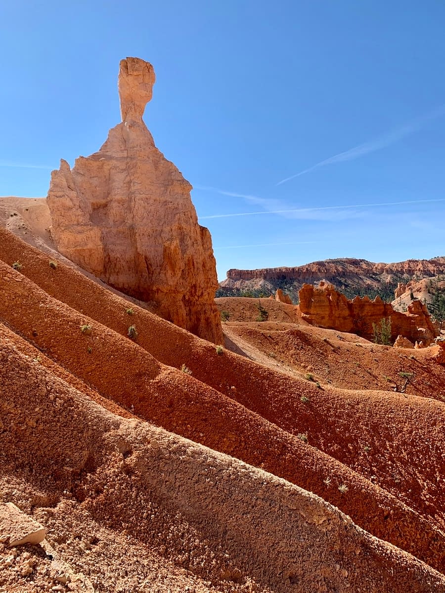An isolated Hoodoo while hiking in the Bryce Canyon amphitheater