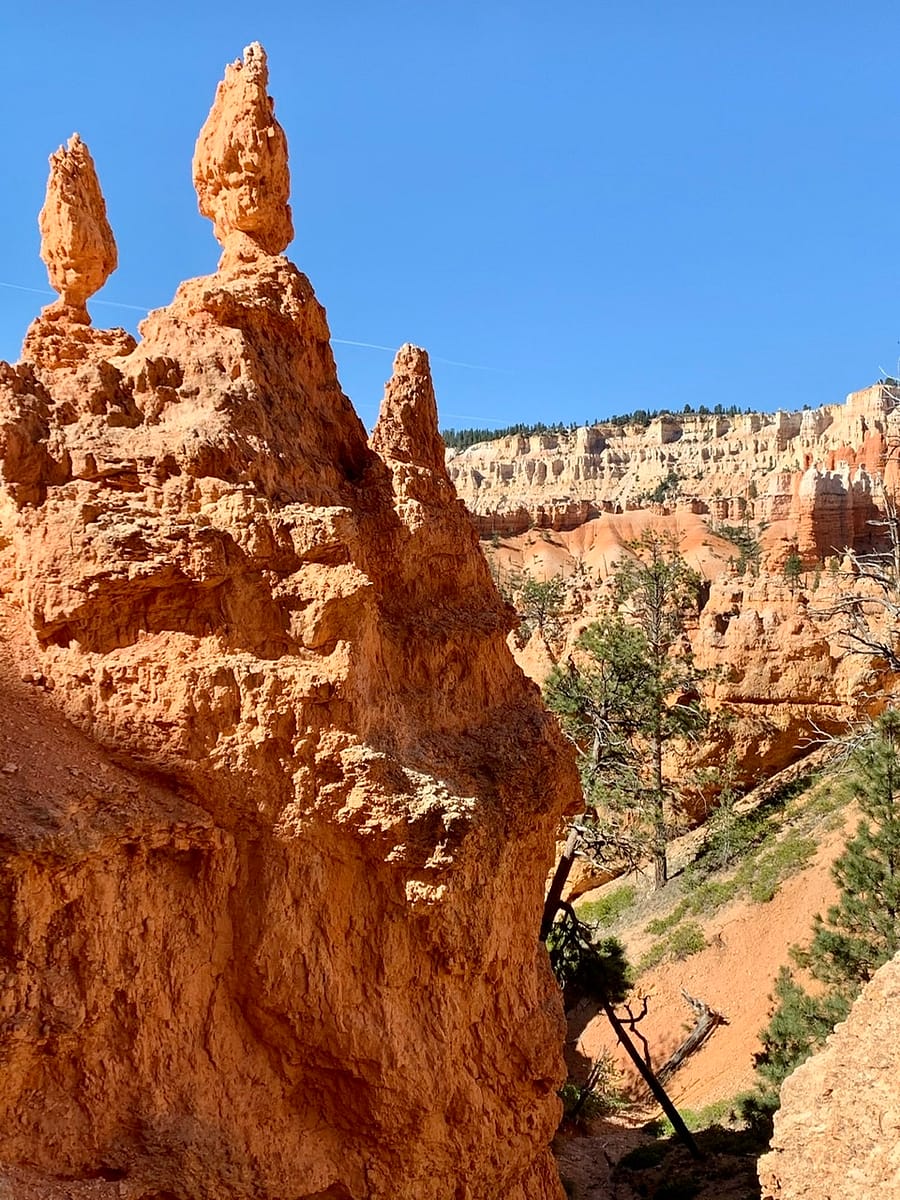 Stunning rock formations along the Queens Garden Trail in Bryce Canyon 