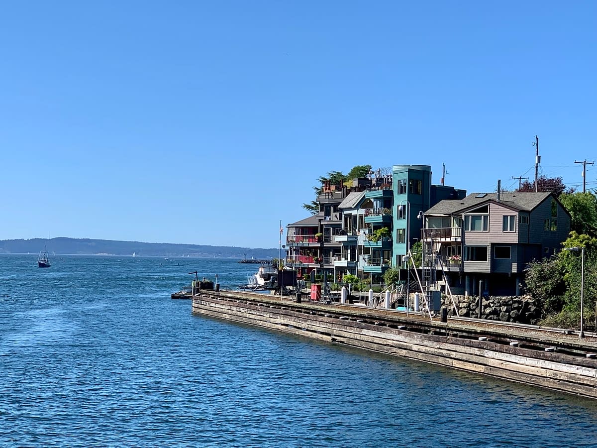 Houses lining the Coast along the Puget Sound
