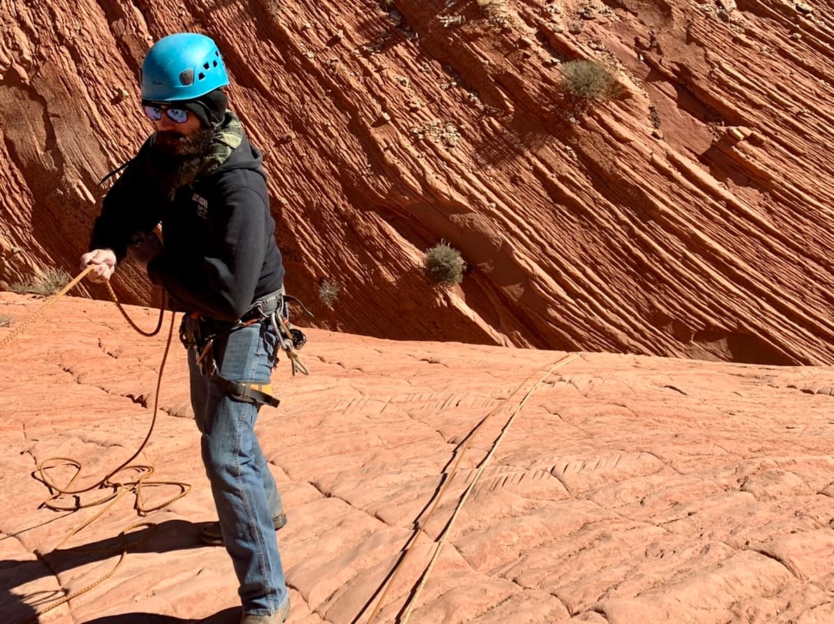 Guide preparing the ropes for our firsts rappel while canyoneering in Ladder Slot Canyon