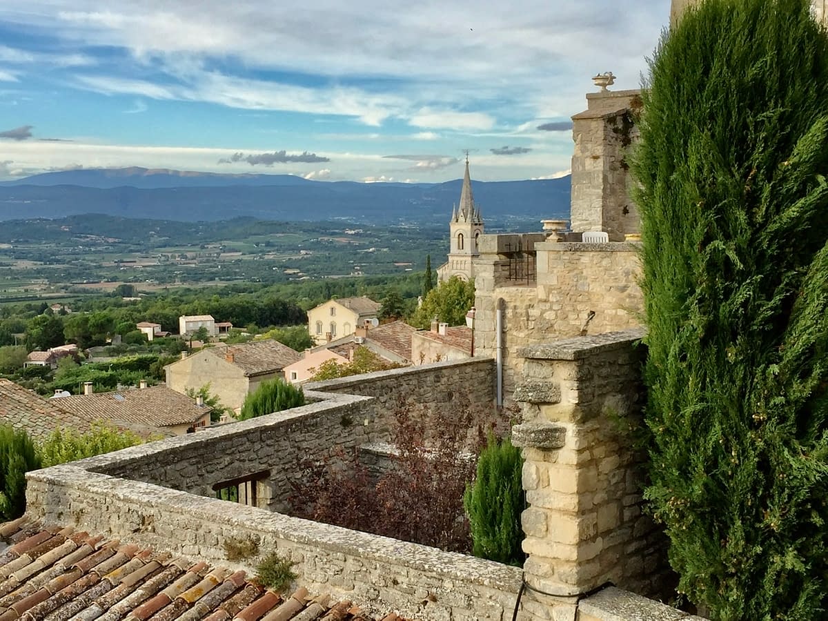 Looking across the northern Luberon valley from Bonnieux