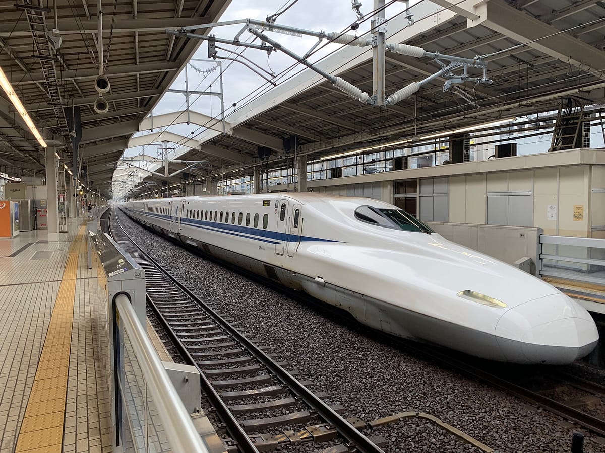 A bullet train pulling into Kyoto Station