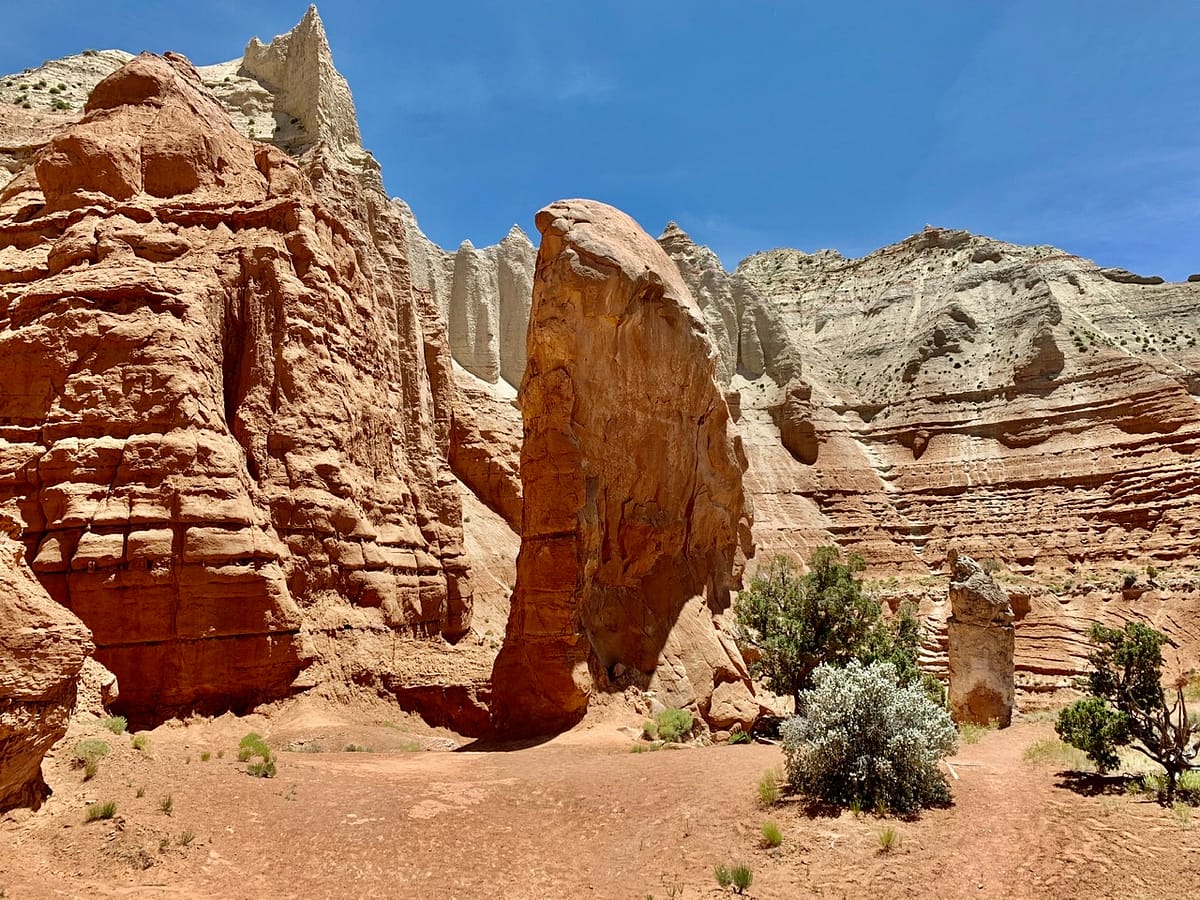 Stunning multi-colored rock formations and cliffs in Kodachrome Basin State Park