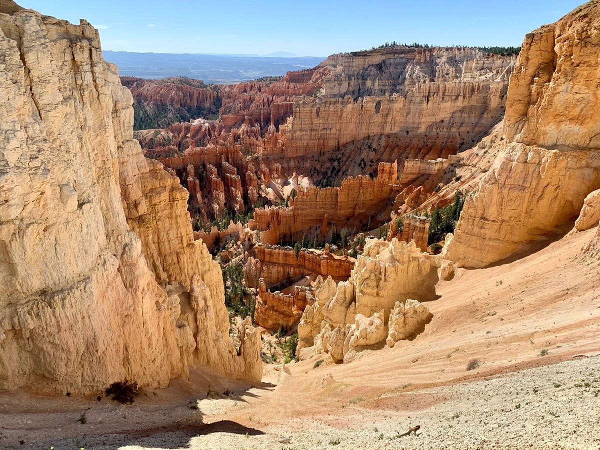 Another view of the Bryce Amphitheater from the Rim Trail near Inspiration Point